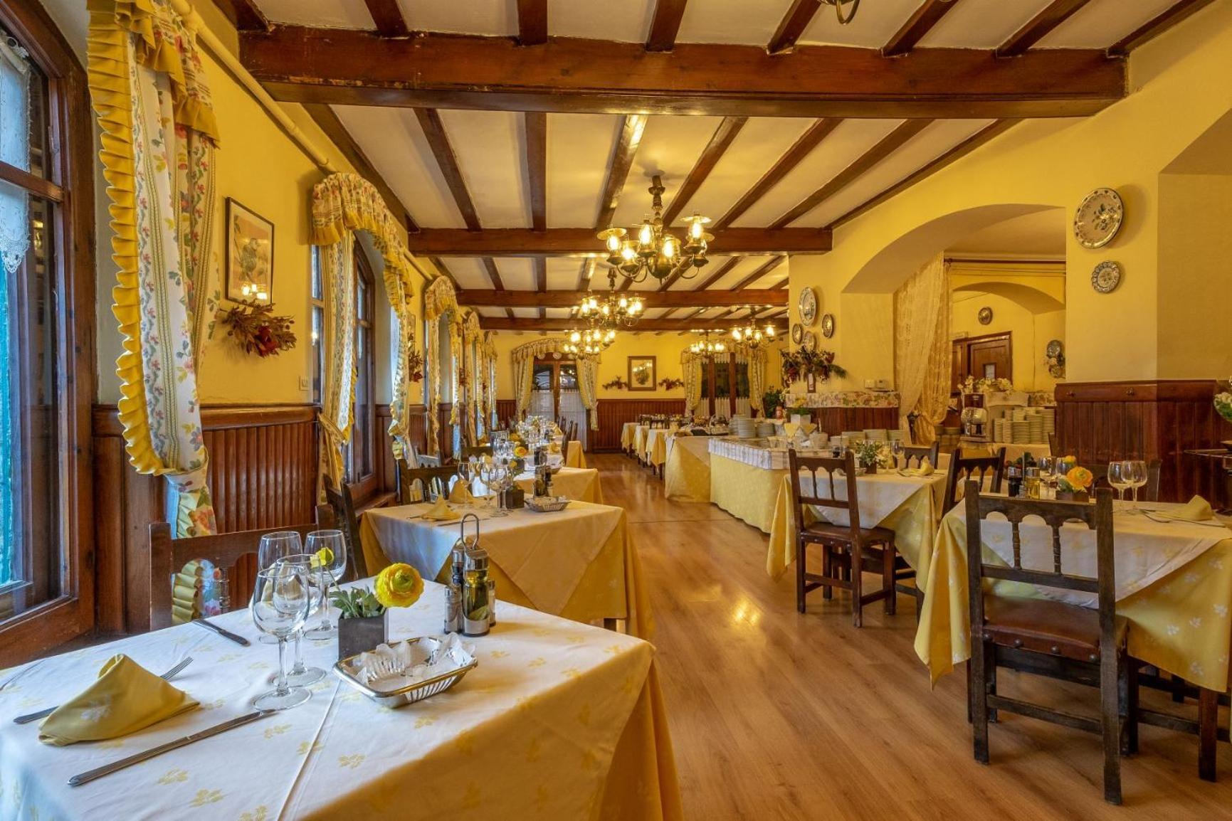 Adsera Hotel 3*