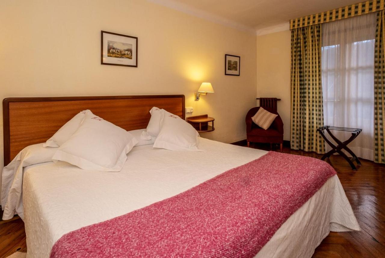 Adsera Hotel 3*